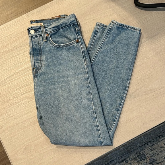 Levi’s Wedgie Jean - Picture 2 of 4